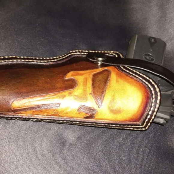Handmade leather punisher skull holster - Picture 2 of 3